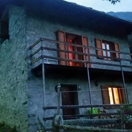 Casa Indipendente Val D'Ayas - Challand Saint Anselme Екстериор снимка